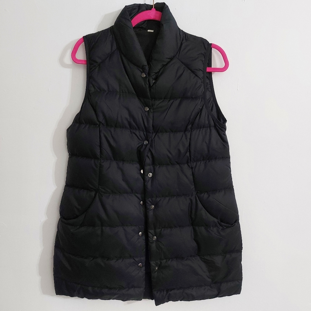 Lululemon Down For It  Black Vest Lots of Pockets Snap Closure Down Fill Size 12